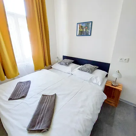 Close To The Centre H4